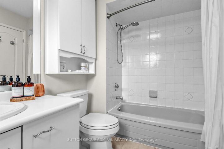 Photo 20 at 68 Redondo Drive, Beverley Glen, Vaughan