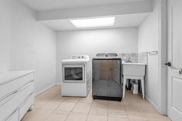 Photo 27 at 68 Redondo Drive, Beverley Glen, Vaughan