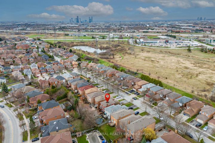 Photo 34 at 68 Redondo Drive, Beverley Glen, Vaughan