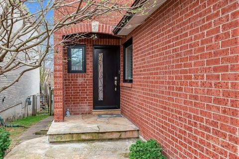 Photo 2 at 68 Redondo Drive, Beverley Glen, Vaughan