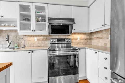 Photo 13 at 68 Redondo Drive, Beverley Glen, Vaughan