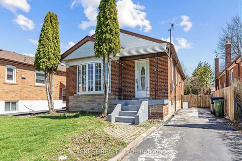 Photo 2 at 45 Kilgreggan Crescent, Bendale, Toronto