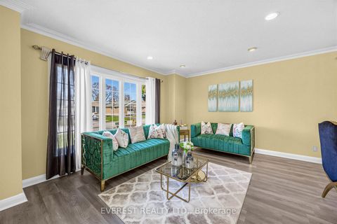 Photo 6 at 45 Kilgreggan Crescent, Bendale, Toronto