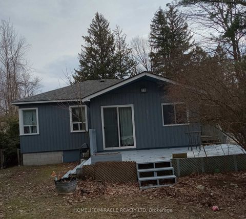 Photo 3 at 2 Della Street, Virginia, Georgina