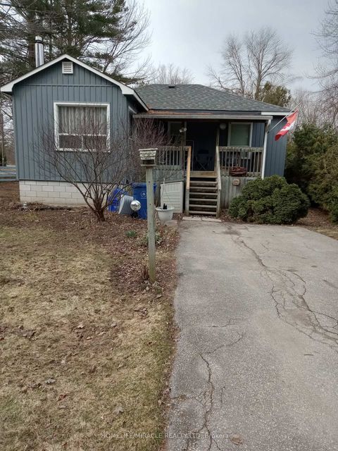 Photo 4 at 2 Della Street, Virginia, Georgina