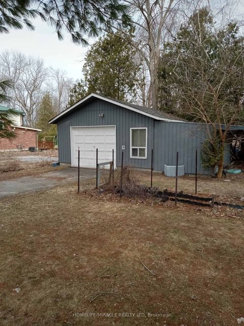 Photo 5 at 2 Della Street, Virginia, Georgina