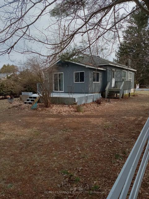 Photo 6 at 2 Della Street, Virginia, Georgina