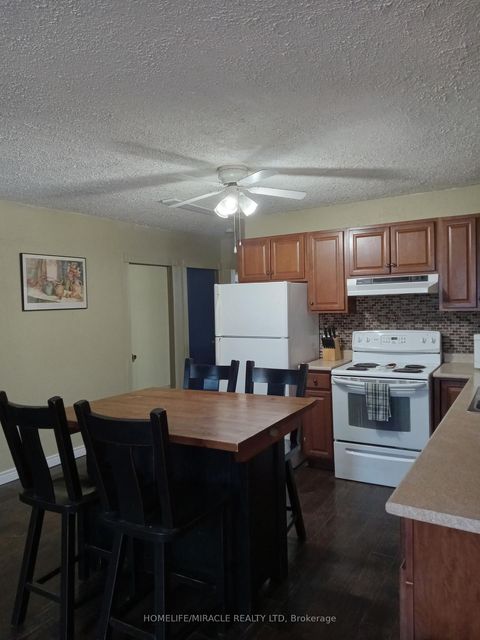 Photo 9 at 2 Della Street, Virginia, Georgina