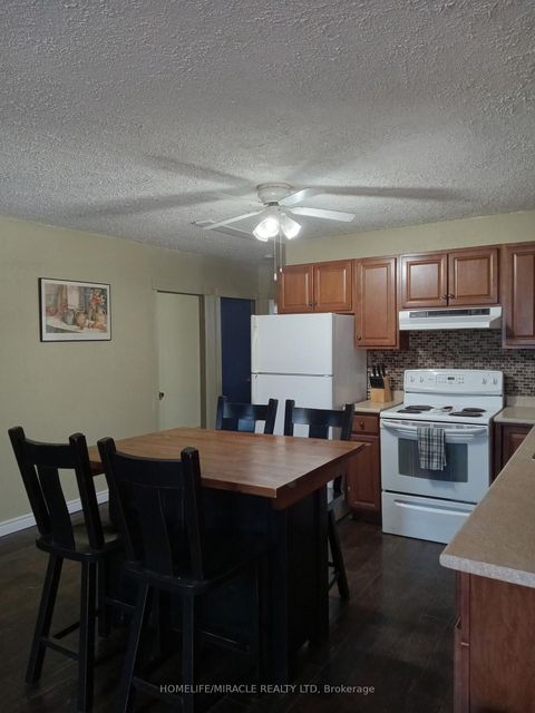 Photo 10 at 2 Della Street, Virginia, Georgina