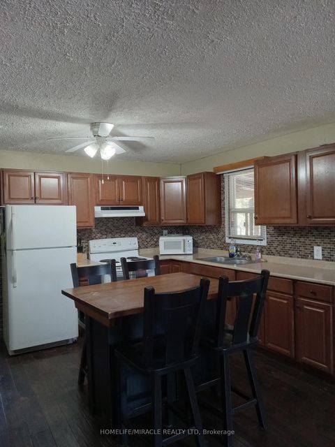 Photo 11 at 2 Della Street, Virginia, Georgina