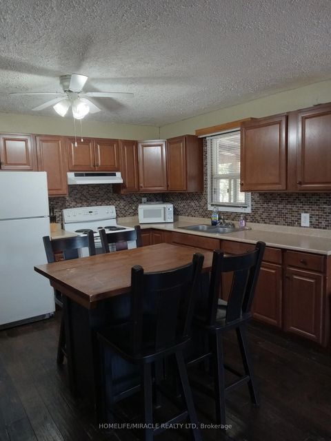 Photo 12 at 2 Della Street, Virginia, Georgina