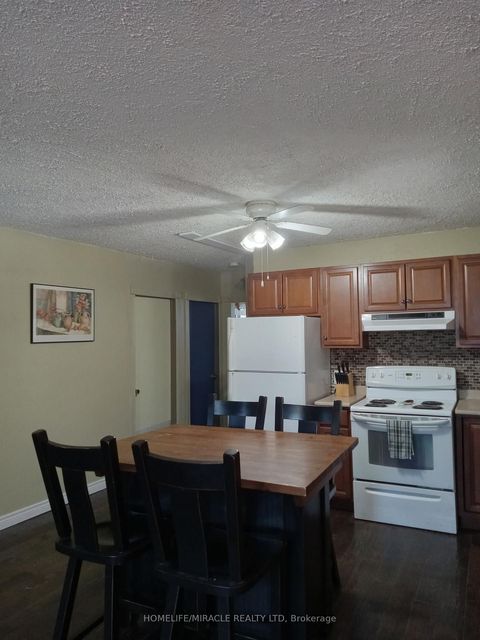 Photo 14 at 2 Della Street, Virginia, Georgina