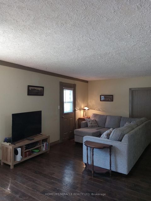 Photo 17 at 2 Della Street, Virginia, Georgina