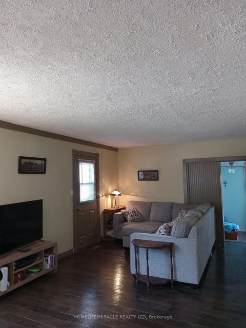 Photo 21 at 2 Della Street, Virginia, Georgina