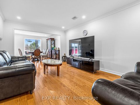 Photo 6 at 125 Green Bush Crescent, Yorkhill, Vaughan