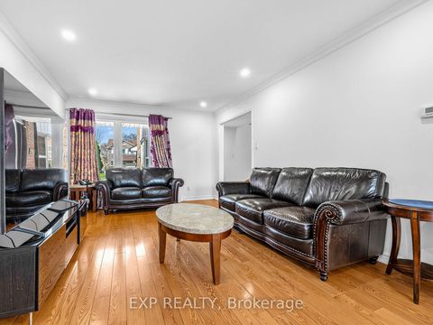 Photo 8 at 125 Green Bush Crescent, Yorkhill, Vaughan