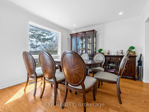 Photo 9 at 125 Green Bush Crescent, Yorkhill, Vaughan