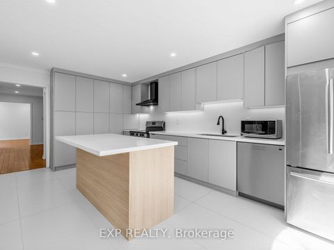 Photo 10 at 125 Green Bush Crescent, Yorkhill, Vaughan