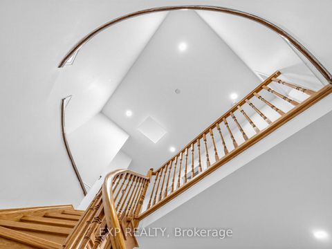 Photo 13 at 125 Green Bush Crescent, Yorkhill, Vaughan