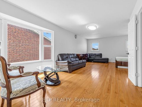 Photo 14 at 125 Green Bush Crescent, Yorkhill, Vaughan