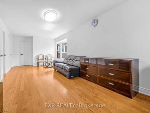 Photo 15 at 125 Green Bush Crescent, Yorkhill, Vaughan