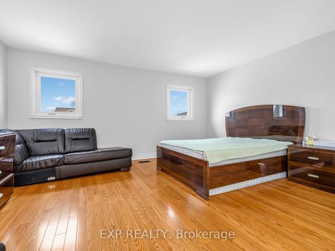 Photo 16 at 125 Green Bush Crescent, Yorkhill, Vaughan