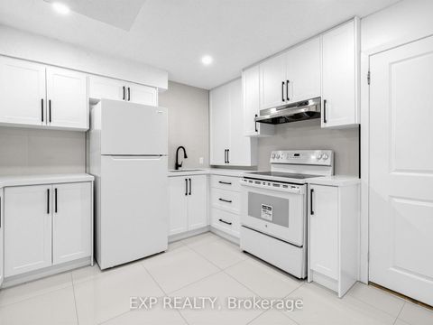 Photo 25 at 125 Green Bush Crescent, Yorkhill, Vaughan