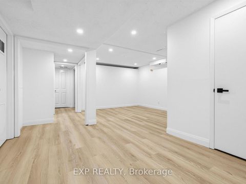 Photo 26 at 125 Green Bush Crescent, Yorkhill, Vaughan