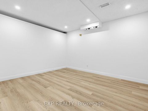 Photo 27 at 125 Green Bush Crescent, Yorkhill, Vaughan