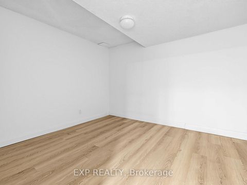 Photo 30 at 125 Green Bush Crescent, Yorkhill, Vaughan