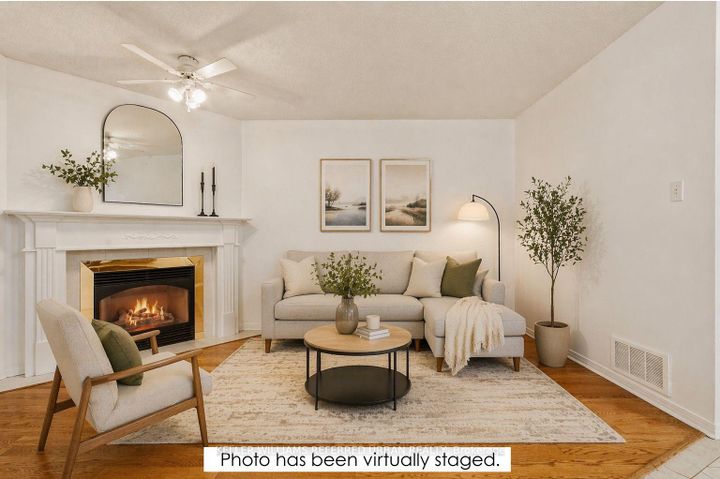 Photo 1 at 90 Lynette Drive, Falkirk, Hamilton