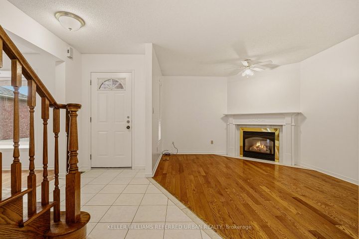 Photo 2 at 90 Lynette Drive, Falkirk, Hamilton