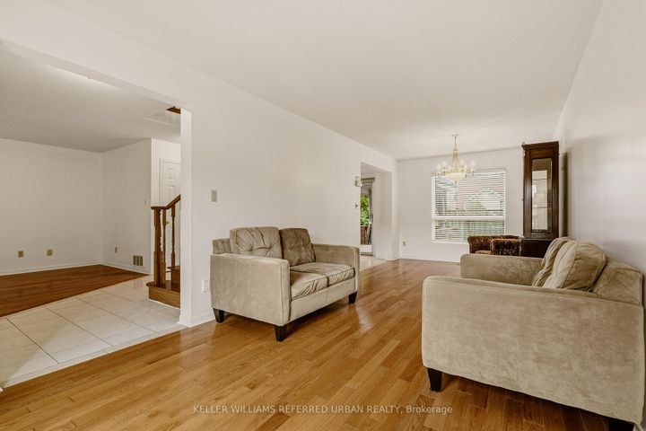 Photo 11 at 90 Lynette Drive, Falkirk, Hamilton