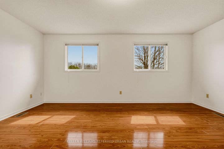 Photo 25 at 90 Lynette Drive, Falkirk, Hamilton