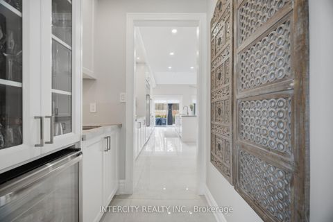 Photo 8 at 61 Woodland Trail Court, Islington Woods, Vaughan