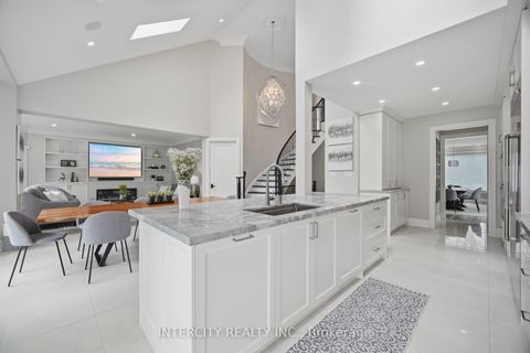 Photo 11 at 61 Woodland Trail Court, Islington Woods, Vaughan