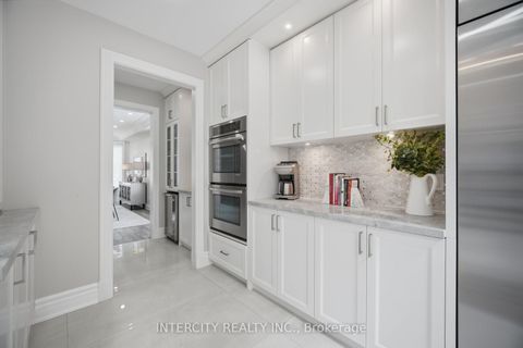 Photo 13 at 61 Woodland Trail Court, Islington Woods, Vaughan