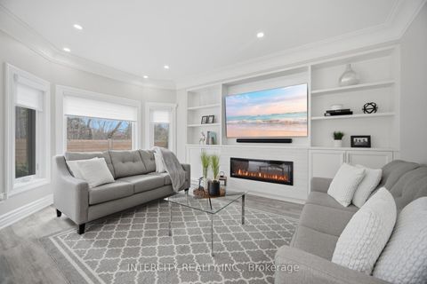 Photo 18 at 61 Woodland Trail Court, Islington Woods, Vaughan