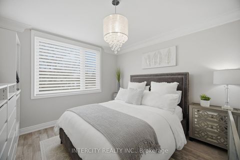 Photo 33 at 61 Woodland Trail Court, Islington Woods, Vaughan