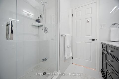 Photo 36 at 61 Woodland Trail Court, Islington Woods, Vaughan