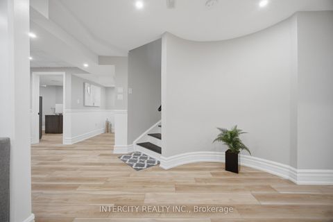 Photo 37 at 61 Woodland Trail Court, Islington Woods, Vaughan