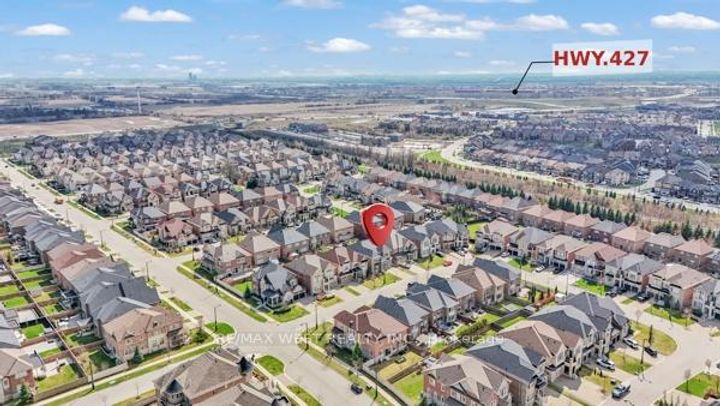 Photo 1 at 17 Torgan Trail, Kleinburg, Vaughan