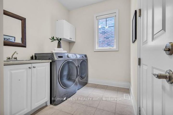 Photo 24 at 17 Torgan Trail, Kleinburg, Vaughan