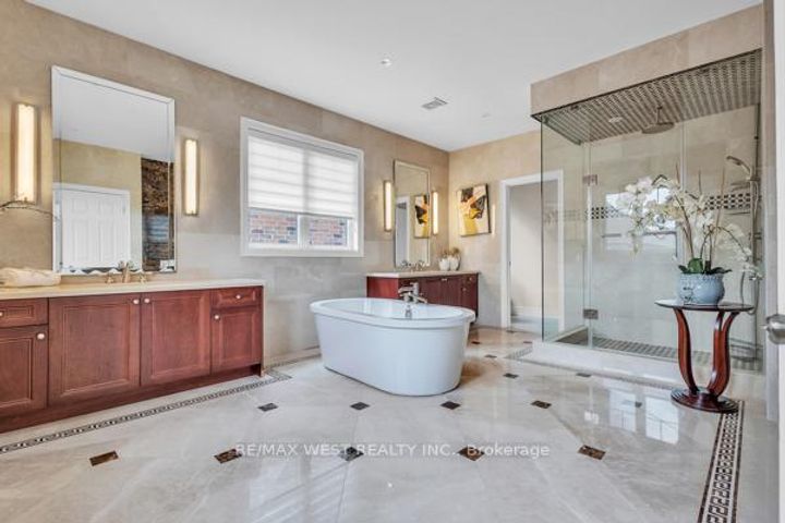 Photo 32 at 17 Torgan Trail, Kleinburg, Vaughan