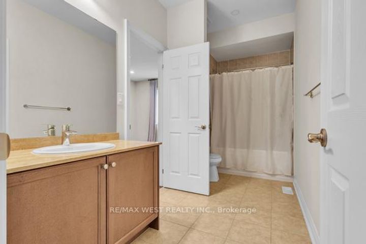 Photo 37 at 17 Torgan Trail, Kleinburg, Vaughan