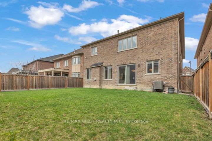 Photo 40 at 17 Torgan Trail, Kleinburg, Vaughan