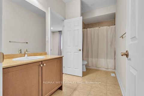 Photo 37 at 17 Torgan Trail, Kleinburg, Vaughan