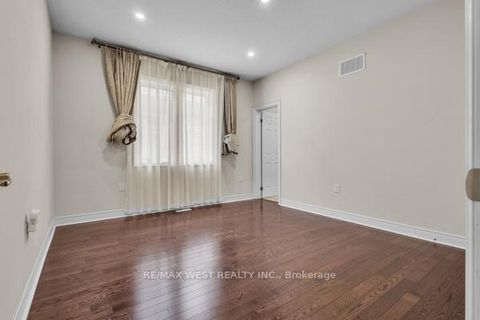 Photo 38 at 17 Torgan Trail, Kleinburg, Vaughan