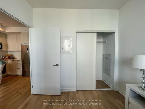 Photo 7 at 722 - 36 Forest Manor Road, Henry Farm, Toronto