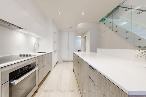 Photo 8 at TH14 - 30 Nelson Street, Waterfront Communities C1, Toronto